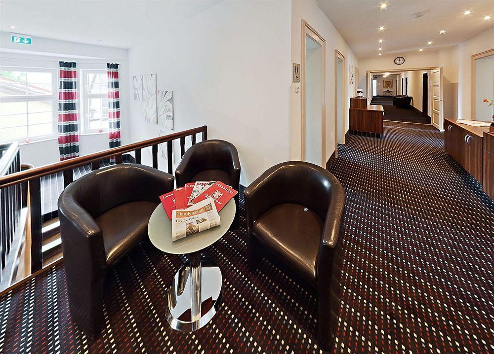 Hotel Koeniger Pliening Bagian luar foto