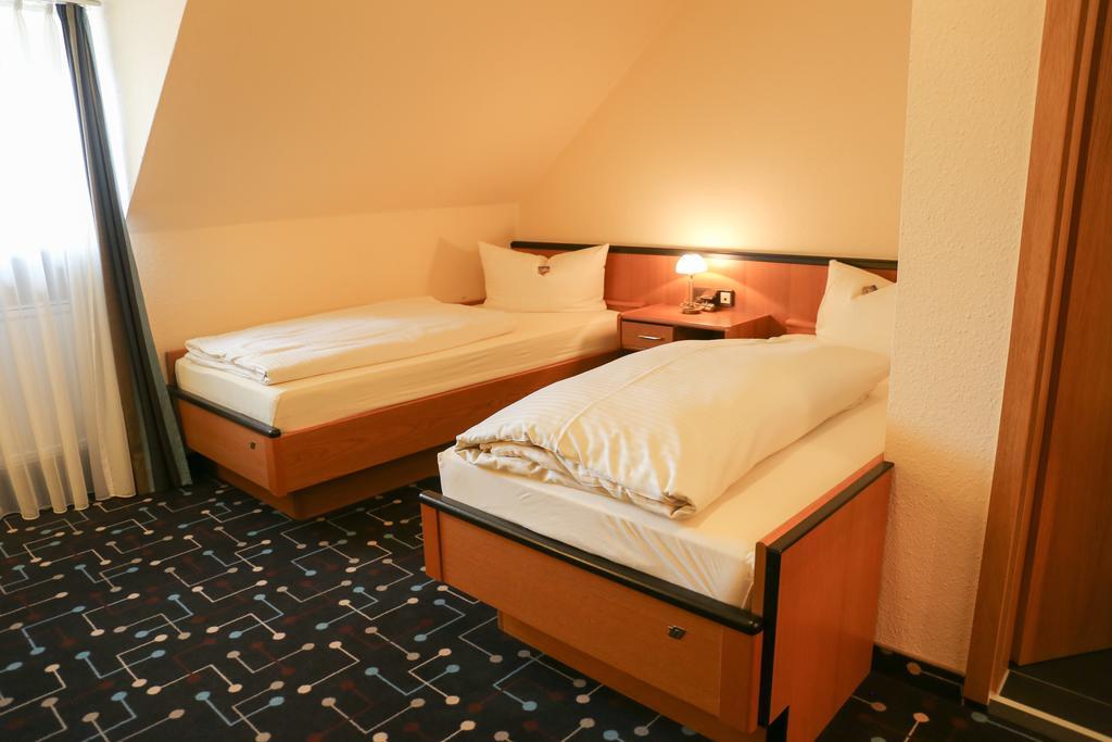 Hotel Koeniger Pliening Bagian luar foto