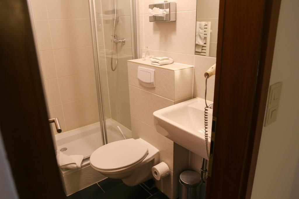 Hotel Koeniger Pliening Bagian luar foto