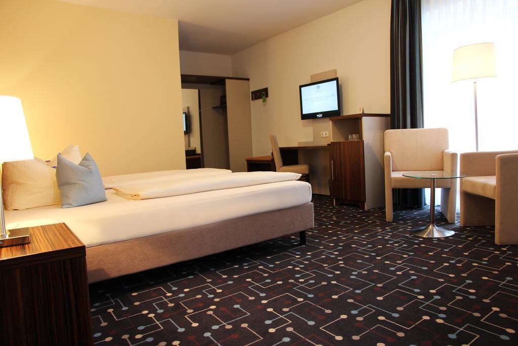 Hotel Koeniger Pliening Bagian luar foto