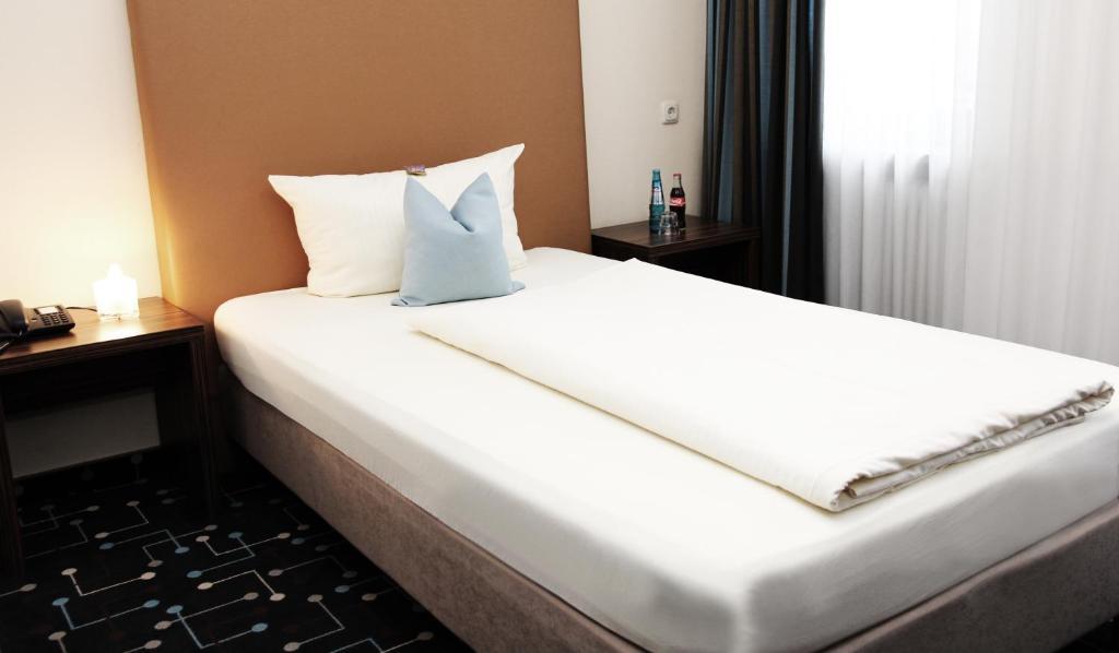 Hotel Koeniger Pliening Bagian luar foto