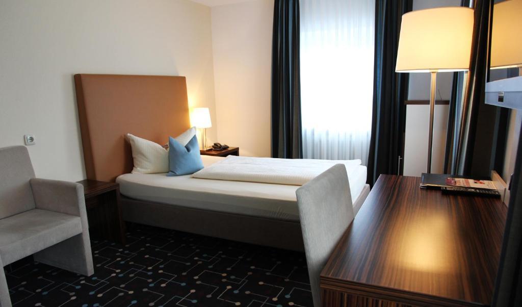 Hotel Koeniger Pliening Bagian luar foto