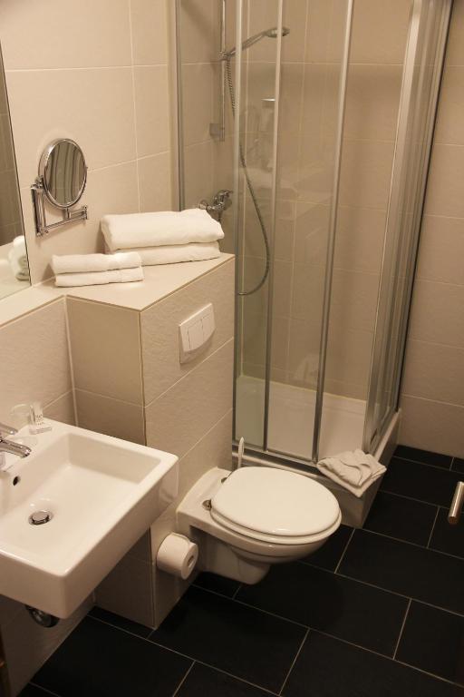 Hotel Koeniger Pliening Bagian luar foto