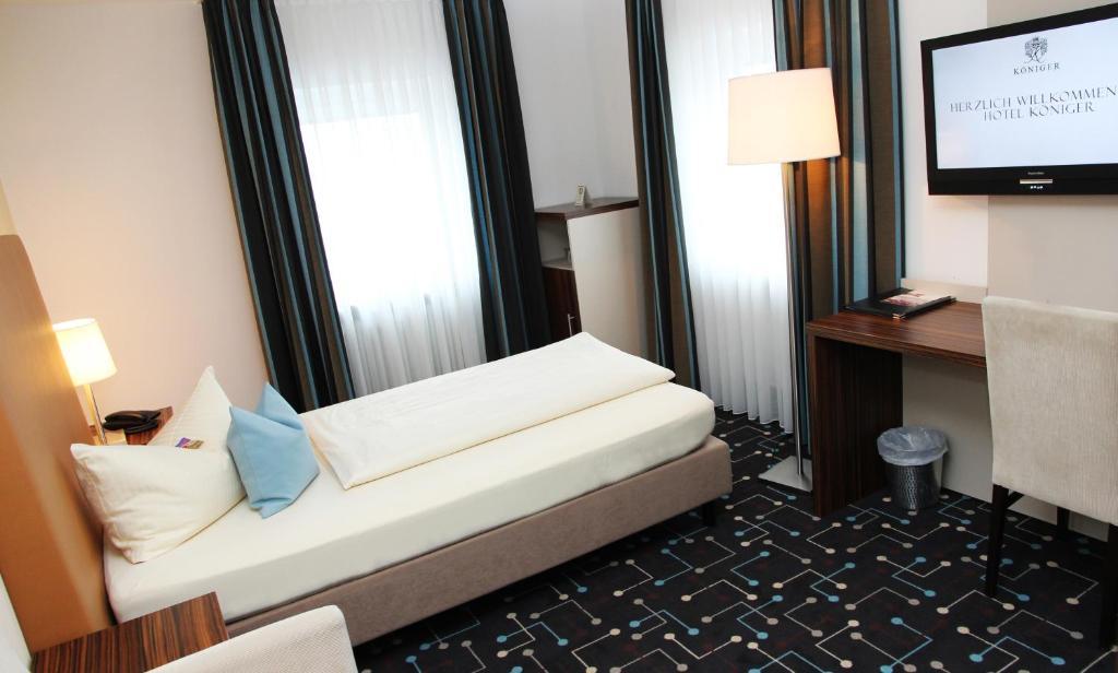 Hotel Koeniger Pliening Bagian luar foto