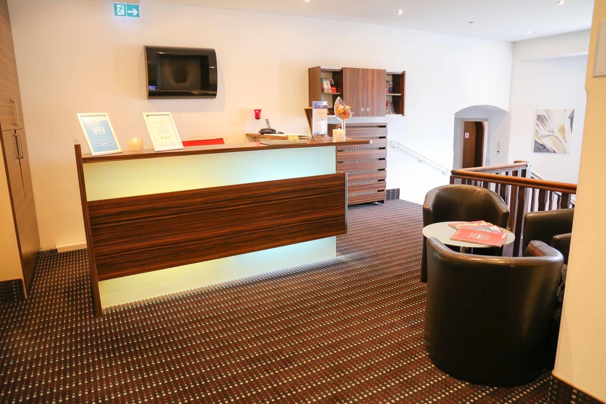 Hotel Koeniger Pliening Bagian luar foto