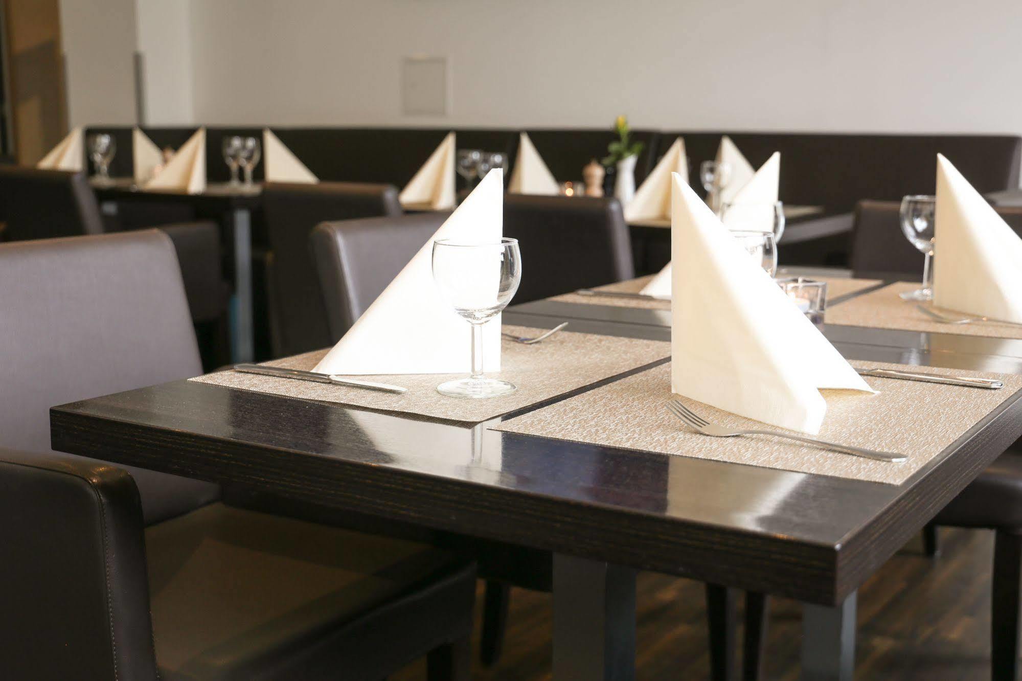 Hotel Koeniger Pliening Bagian luar foto