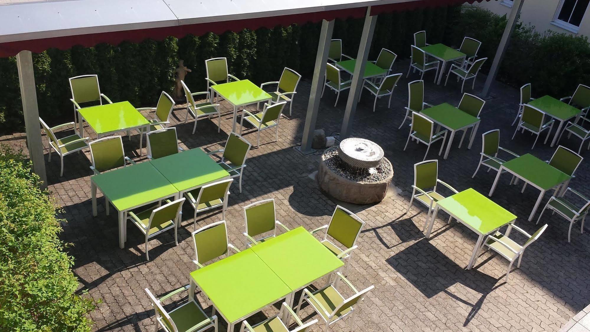 Hotel Koeniger Pliening Bagian luar foto