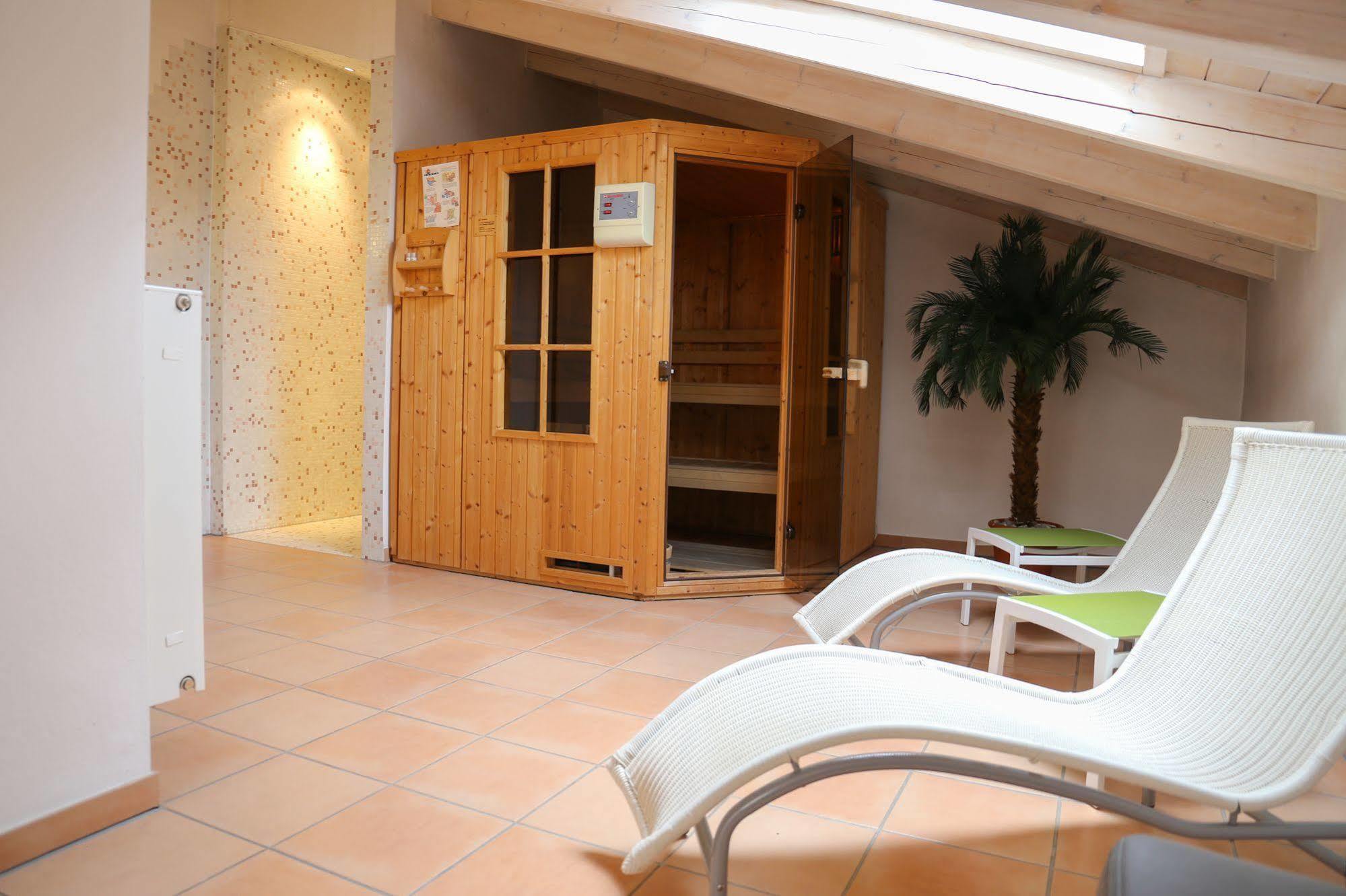 Hotel Koeniger Pliening Bagian luar foto