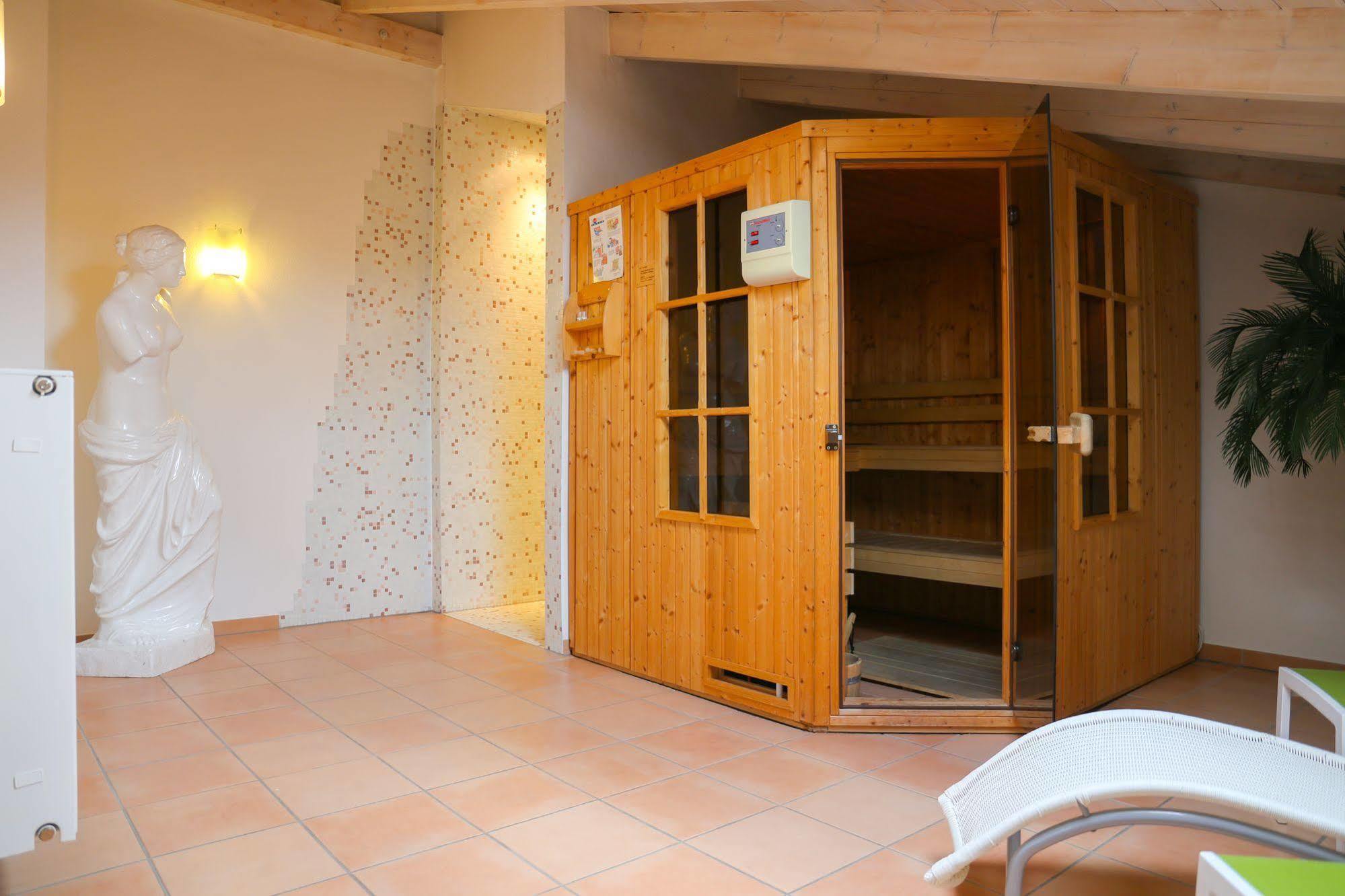 Hotel Koeniger Pliening Bagian luar foto