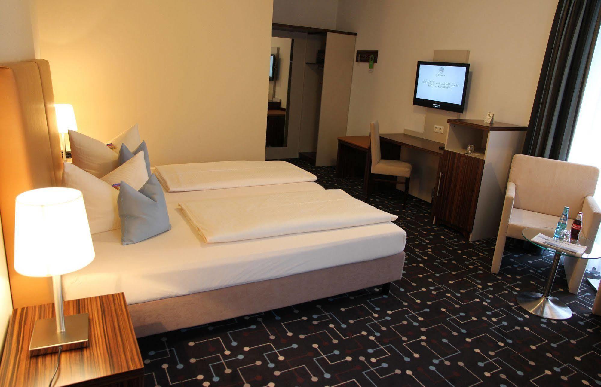 Hotel Koeniger Pliening Bagian luar foto