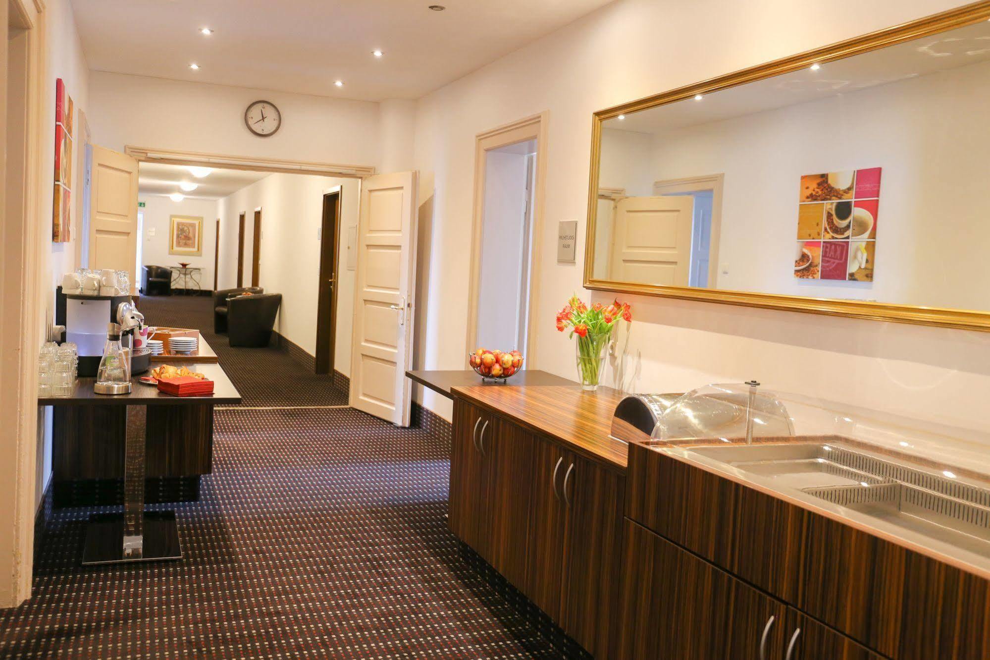 Hotel Koeniger Pliening Bagian luar foto