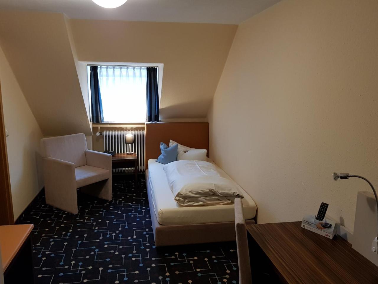 Hotel Koeniger Pliening Bagian luar foto