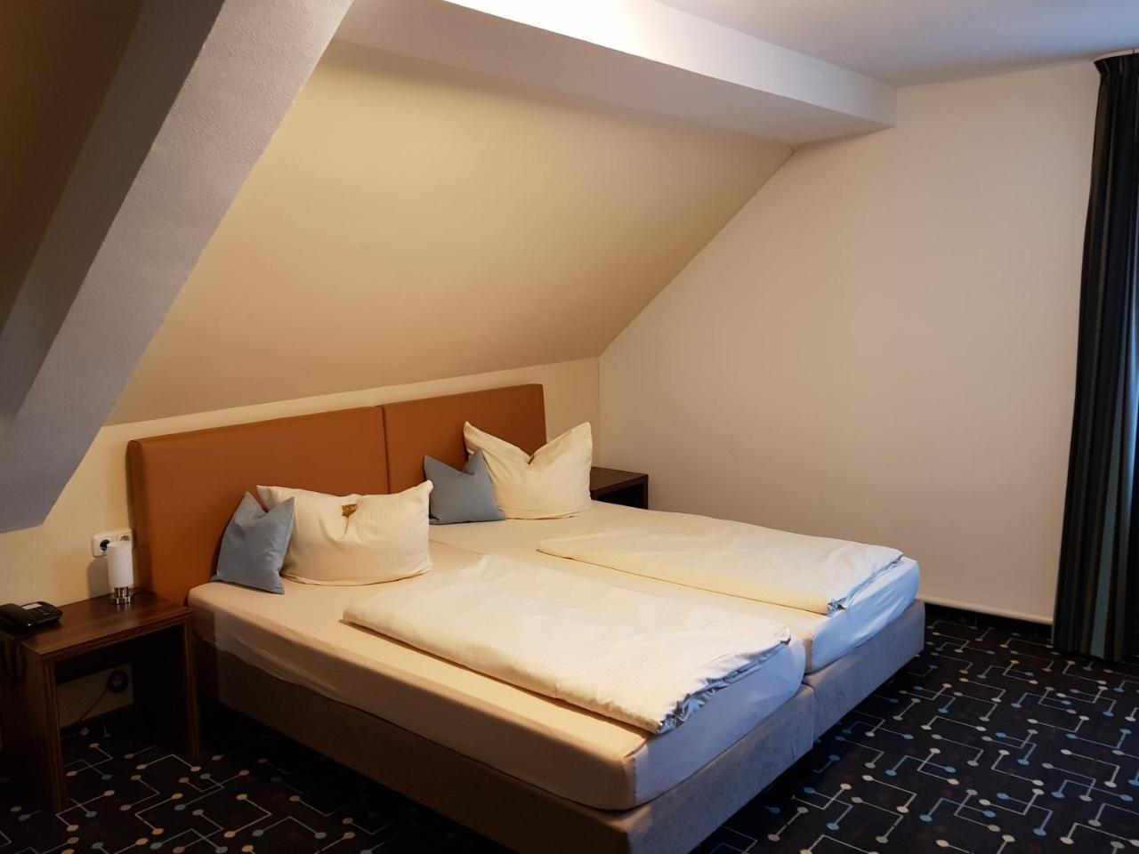 Hotel Koeniger Pliening Bagian luar foto