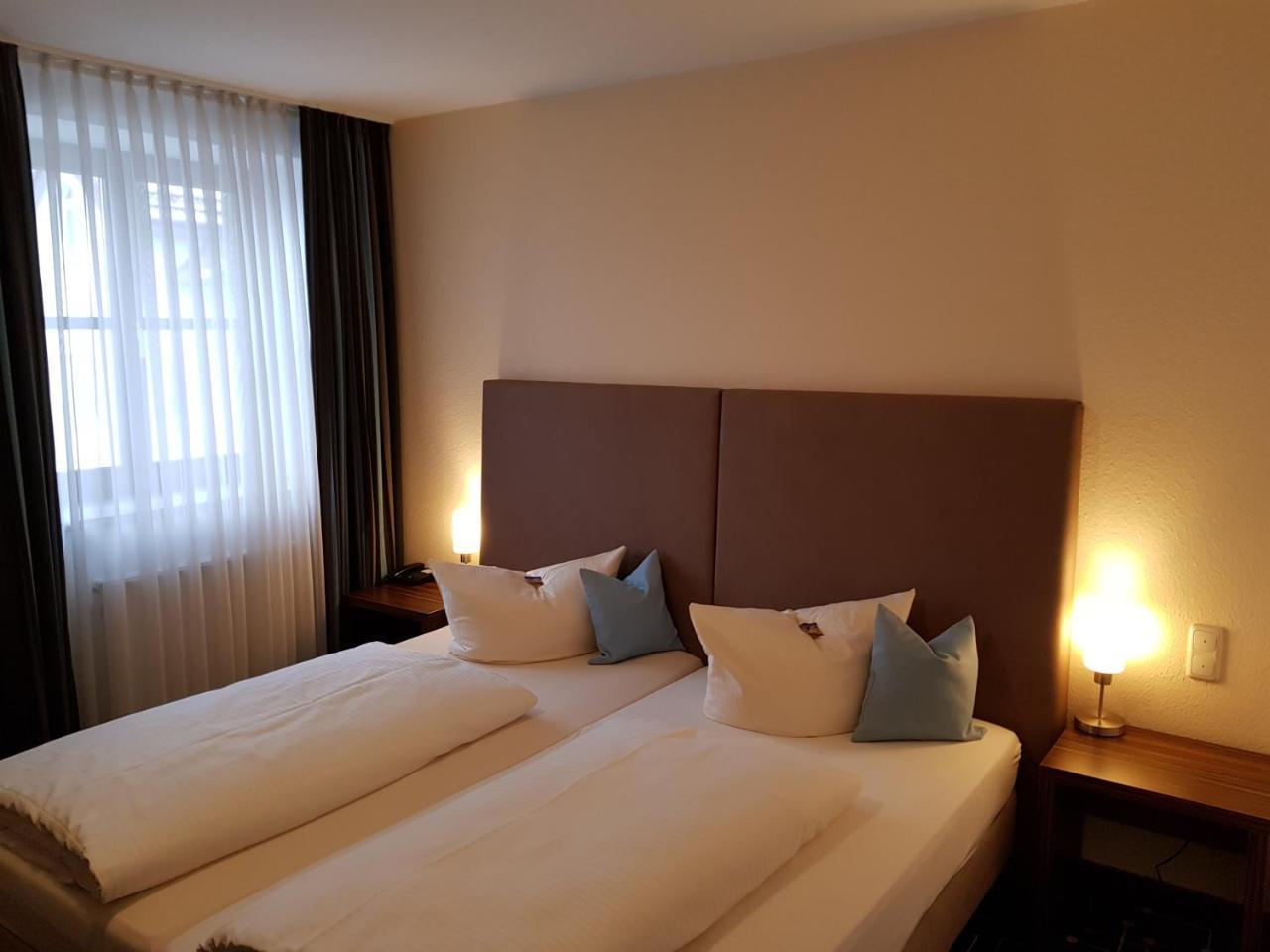 Hotel Koeniger Pliening Bagian luar foto