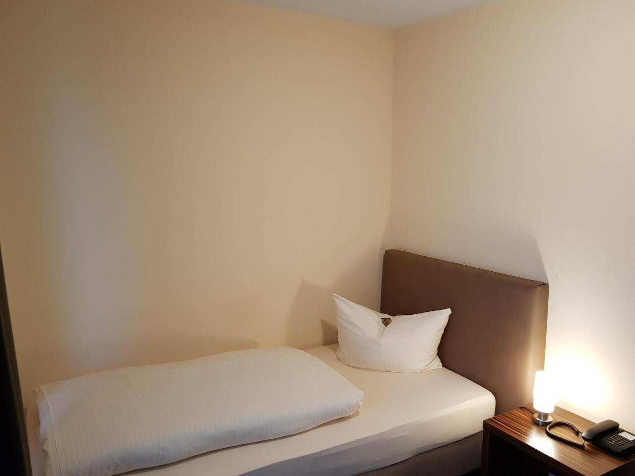 Hotel Koeniger Pliening Bagian luar foto