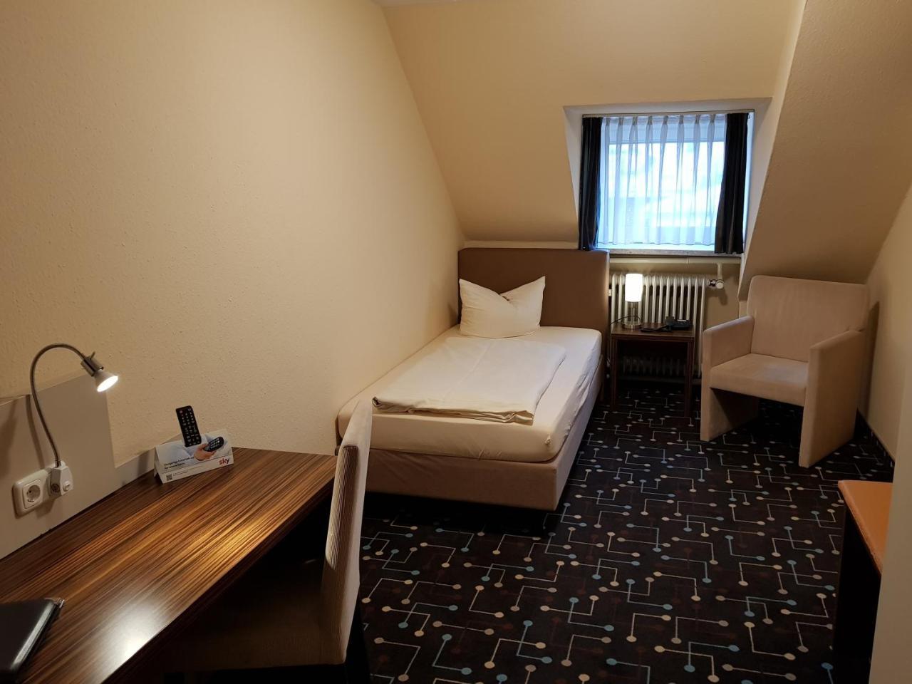 Hotel Koeniger Pliening Bagian luar foto