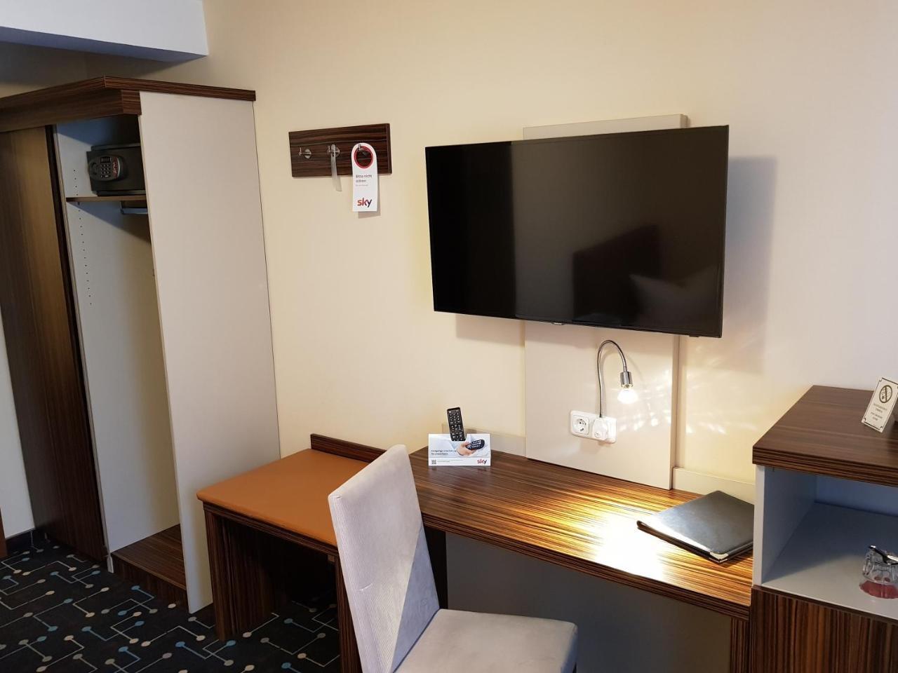 Hotel Koeniger Pliening Bagian luar foto
