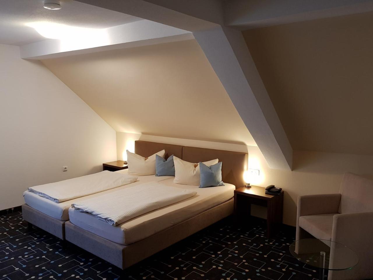 Hotel Koeniger Pliening Bagian luar foto