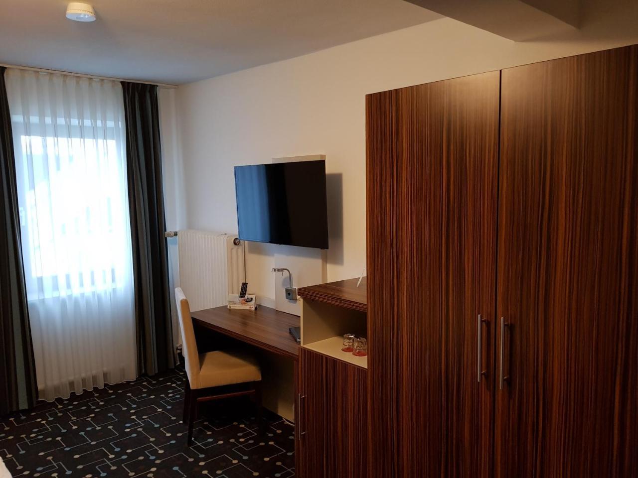 Hotel Koeniger Pliening Bagian luar foto