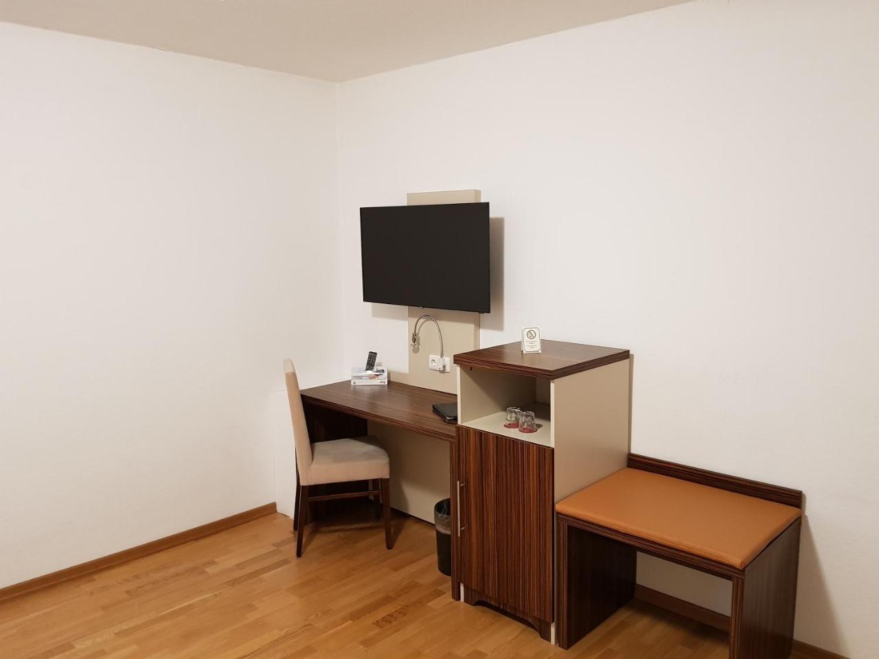 Hotel Koeniger Pliening Bagian luar foto